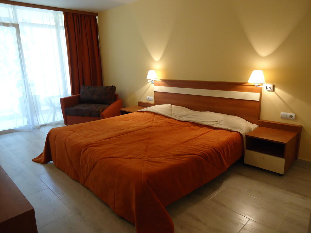 Glicinia Hotel Goldstrand Zimmer foto