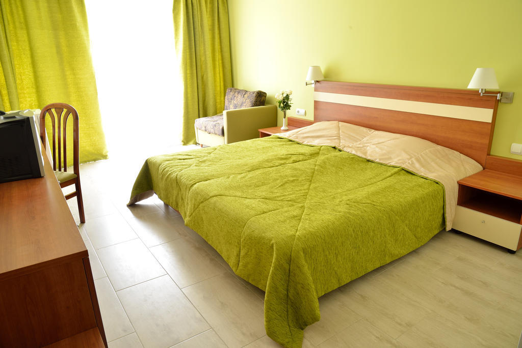 Glicinia Hotel Goldstrand Zimmer foto